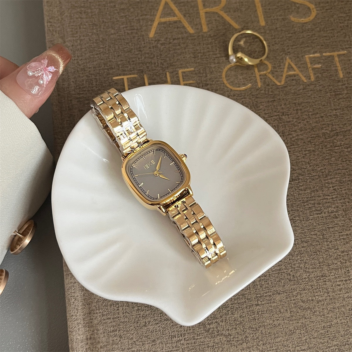 Elegant IEKE Minimalist Oval Gold Quartz Bracelet Watch (Comes Boxed)