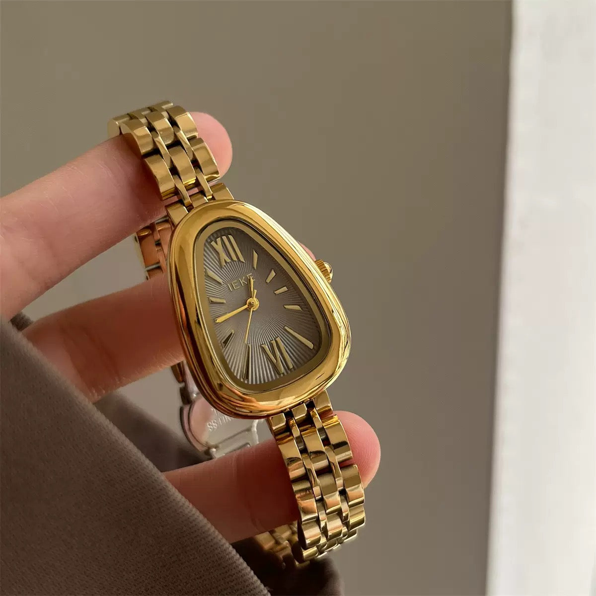 Elegant IEKE Minimalist Oval Gold Quartz Bracelet Watch (Comes Boxed)