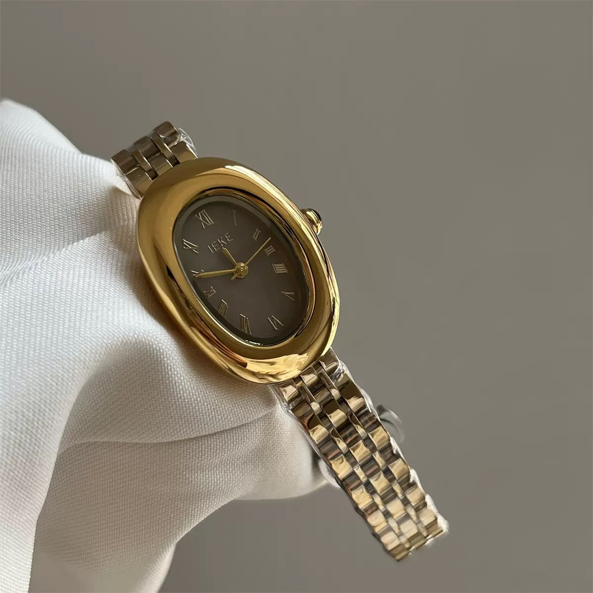 Elegant IEKE Minimalist Oval Gold Quartz Bracelet Watch (Comes Boxed)