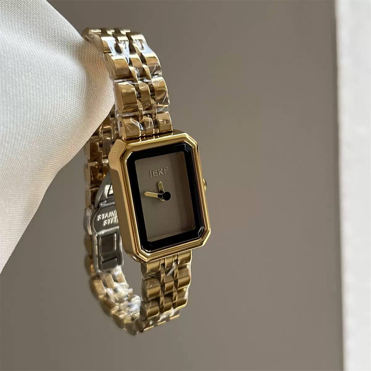 Elegant IEKE Minimalist Oval Gold Quartz Bracelet Watch (Comes Boxed)