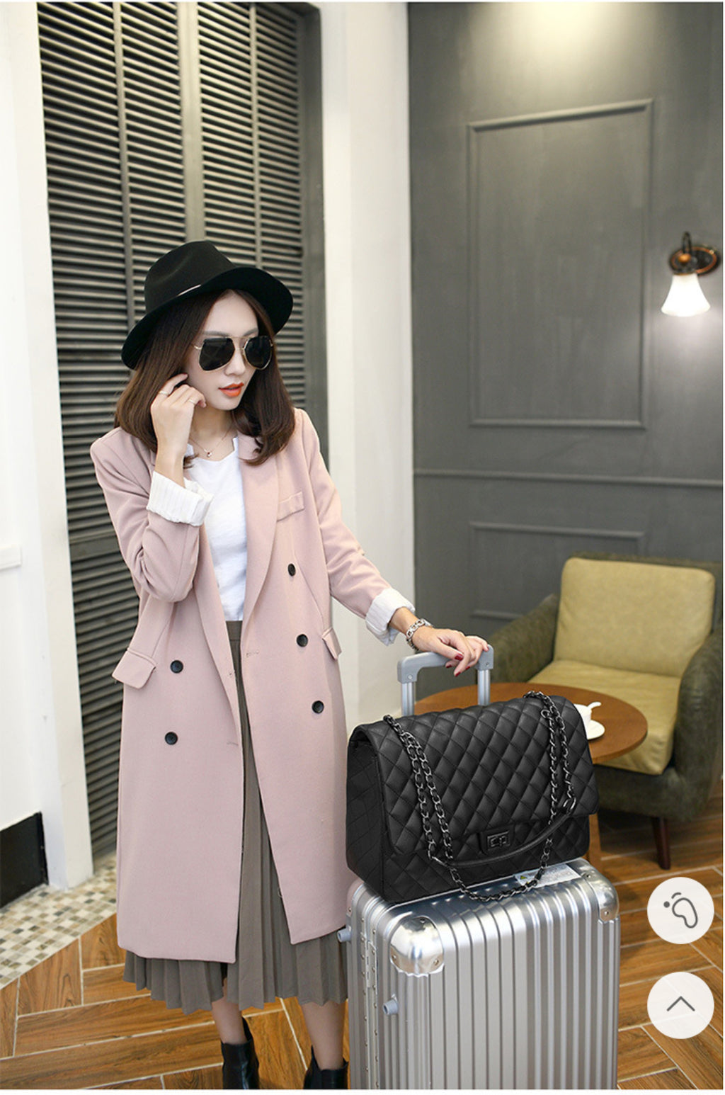 Elegant Quilted Women’s Travel Shoulder Bag