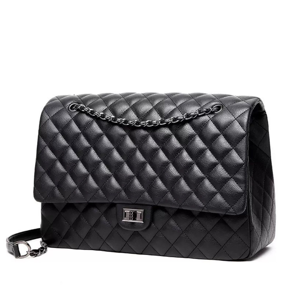 Elegant Quilted Women’s Travel Shoulder Bag